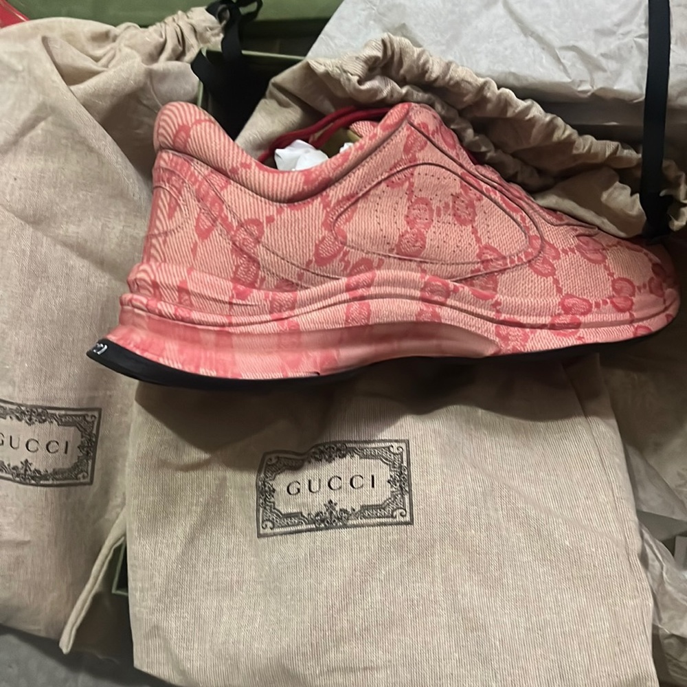 100% Authentic Men’s Gucci Sneakers
